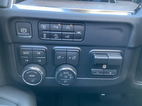 New 2025 Chevrolet Suburban High Country image 11