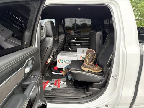 Used 2023 RAM 1500 Laramie AWD/4WD image 7