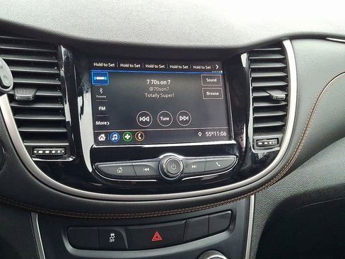 Used 2020 Chevrolet Trax LT w/ LT Convenience Package image 4