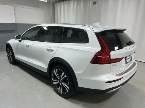 Used 2025 Volvo V60 B5 Cross Country Plus w/ Protection Package Premier AWD/4WD image 2