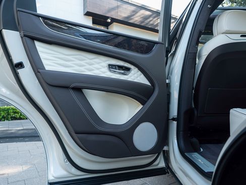 Certified 2025 Bentley Bentayga image 41