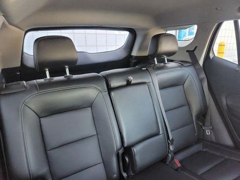 Certified 2024 GMC Terrain SLT w/ Infotainment Package II image 19