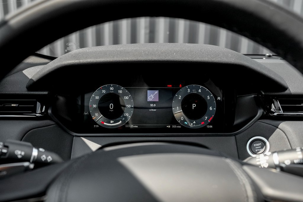 Used 2026 Land Rover Range Rover Velar S AWD/4WD image 12