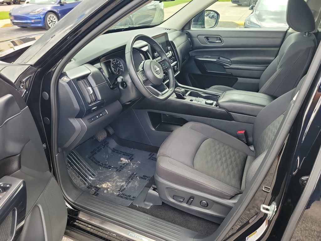 Used 2023 Nissan Pathfinder SV w/ SV Premium Package AWD/4WD image 15