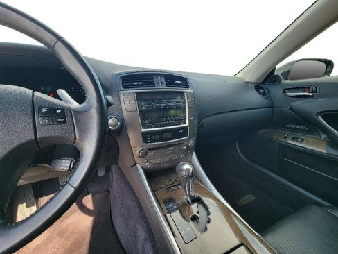 Used 2010 Lexus IS 250C w/ Luxury Pkg RWD image 18