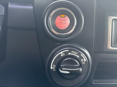 Used 2017 Nissan Titan S image 19