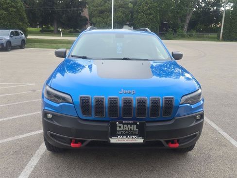 Used 2019 Jeep Cherokee Trailhawk w/ Comfort/Convenience Group AWD/4WD image 2