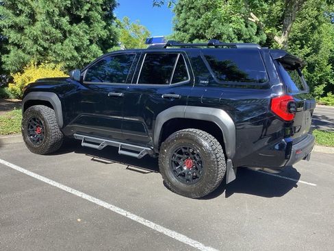 Used 2025 Toyota 4Runner SR5 AWD/4WD image 12