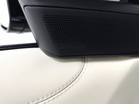 Used 2025 Land Rover Range Rover SE image 13