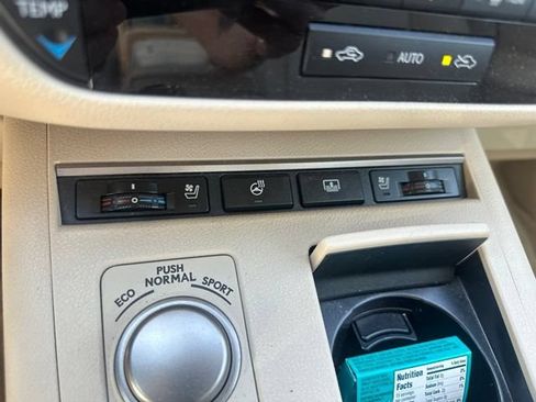 Used 2013 Lexus ES 350 w/ Luxury Pkg FWD image 2