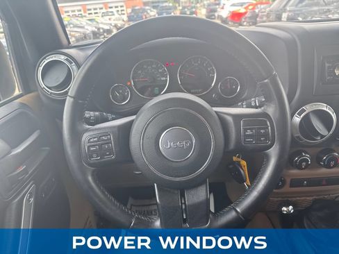 Used 2017 Jeep Wrangler Unlimited Rubicon w/ Connectivity Group AWD/4WD image 14