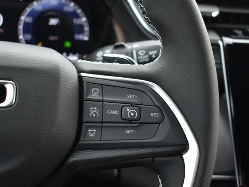 New 2025 Jeep Grand Cherokee Altitude AWD/4WD image 17