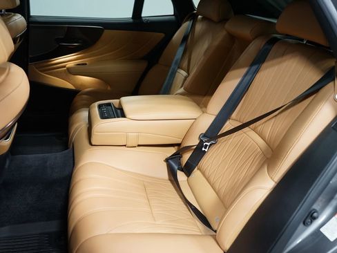 Used 2024 Lexus LS 500 w/ Interior Upgrade Package RWD image 31