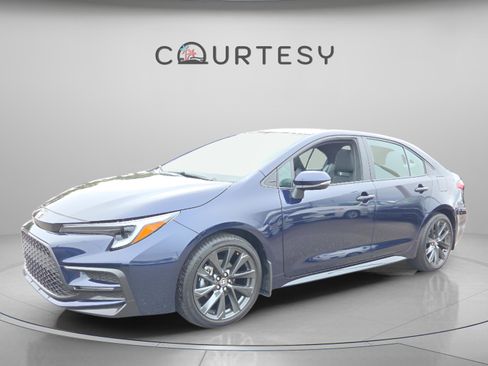 Certified 2025 Toyota Corolla XSE image 1