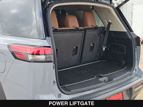 New 2026 Nissan Pathfinder Platinum image 30