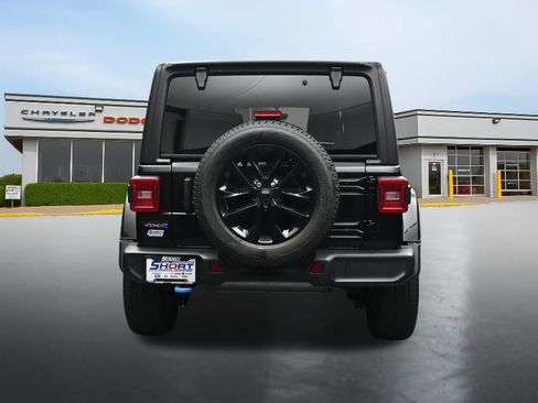 Used 2023 Jeep Wrangler Unlimited Sahara w/ Cold Weather Group AWD/4WD image 4