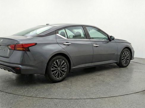 Used 2025 Nissan Altima 2.5 SV image 9