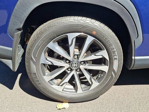 Used 2022 Toyota Corolla Cross XLE image 18