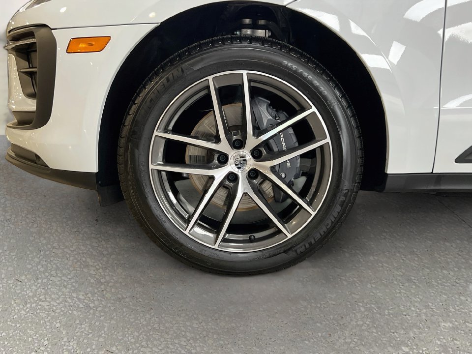 Certified 2026 Porsche Macan AWD/4WD image 33