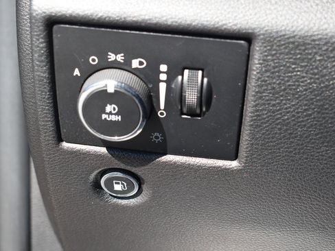 Used 2019 Jeep Grand Cherokee Limited image 20