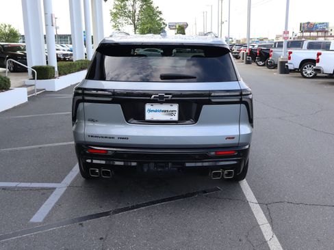 Used 2024 Chevrolet Traverse RS AWD/4WD image 9