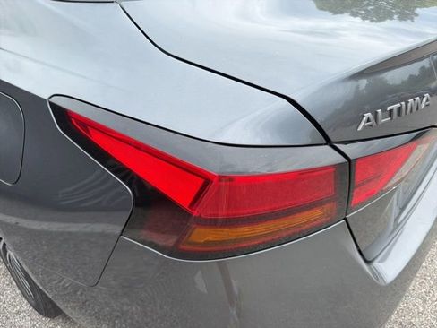 Used 2024 Nissan Altima 2.5 SV FWD image 7