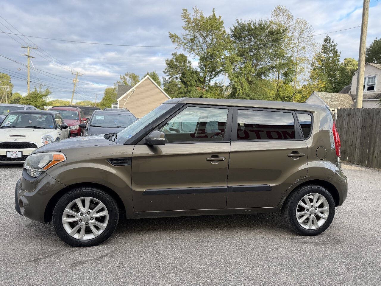 Used 2012 Kia Soul + w/ Audio Pkg FWD image 5