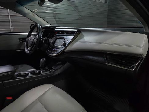 Used 2018 Toyota Avalon XLE Premium image 12