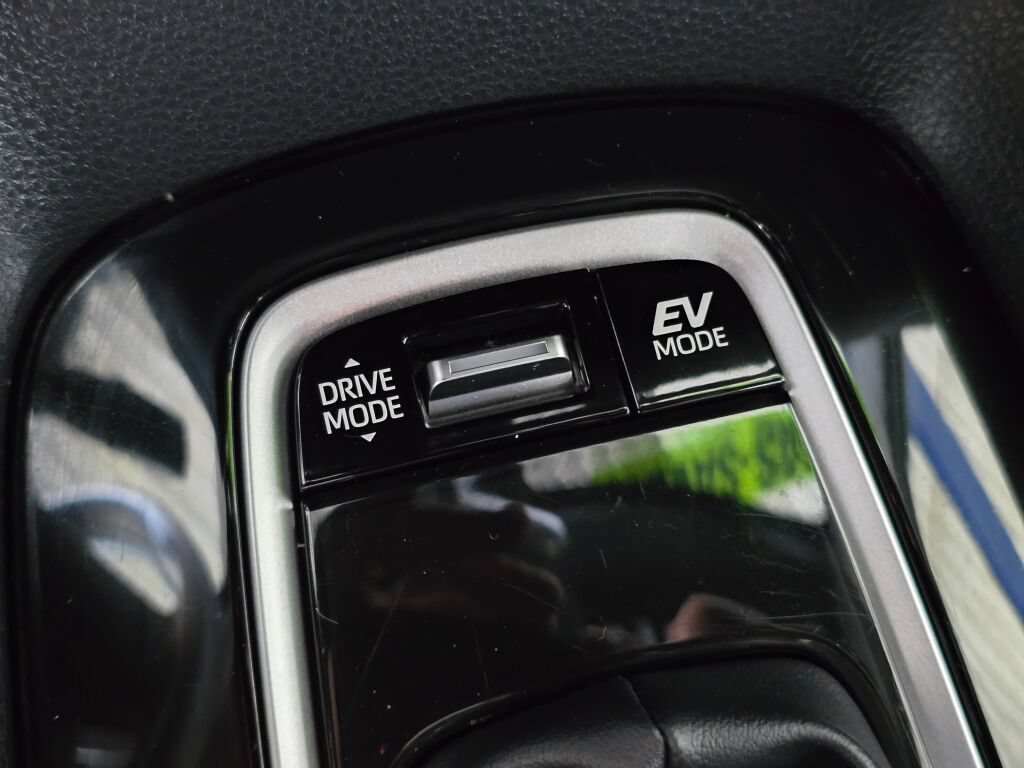 Used 2024 Toyota Corolla SE w/ SE Package FWD image 31