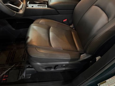 Certified 2025 Nissan Pathfinder SL w/ SL Premium Package FWD image 12