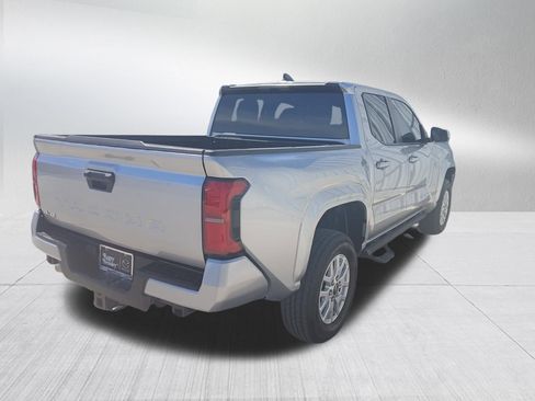 Used 2025 Toyota Tacoma SR5 AWD/4WD image 7