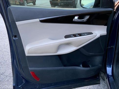 Used 2019 Kia Sorento LX image 20
