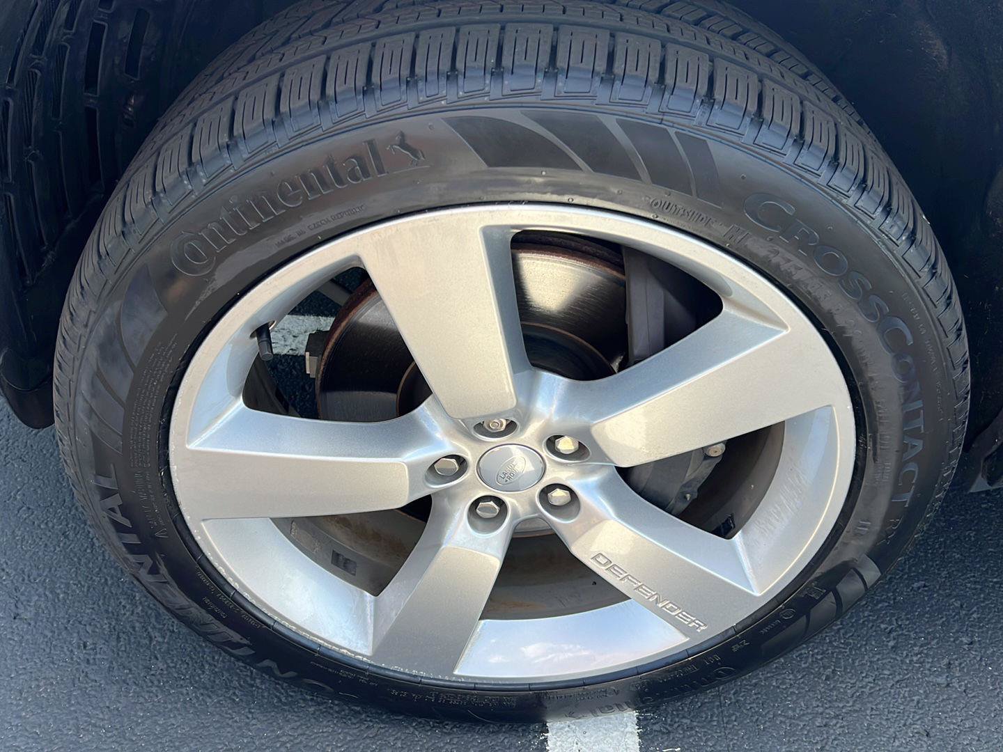 Certified 2023 Land Rover Defender 130 X-Dynamic SE AWD/4WD image 9