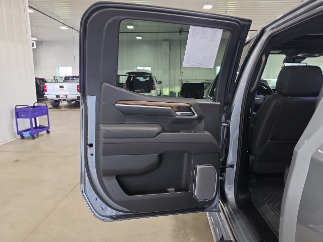Used 2025 Chevrolet Silverado 1500 High Country w/ Technology Package AWD/4WD image 26
