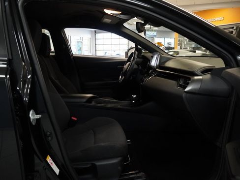 Used 2018 Toyota C-HR XLE image 24