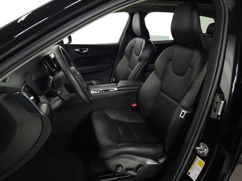 Certified 2025 Volvo XC60 B5 Core AWD/4WD image 19