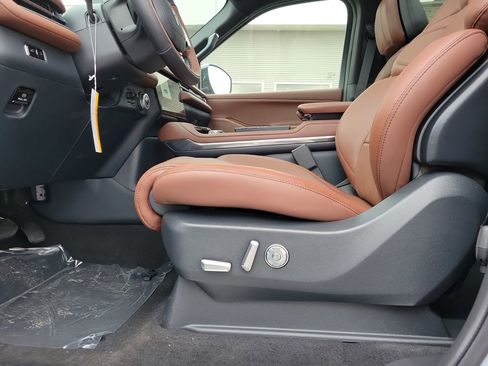 New 2026 Lincoln Navigator Reserve image 19