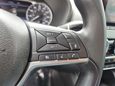 Used 2025 Nissan Sentra SV FWD image 12
