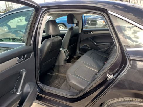 Used 2021 Volkswagen Passat 2.0T SE w/ Luggage Net & Mats Package image 28