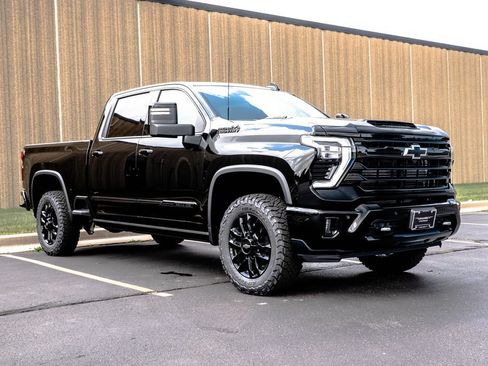 New 2026 Chevrolet Silverado 2500 High Country w/ Midnight Edition AWD/4WD image 2