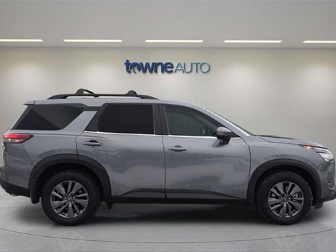 Used 2024 Nissan Pathfinder SV w/ Black Appearance Package image 6