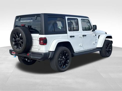 Used 2023 Jeep Wrangler Unlimited Sahara w/ Cold Weather Group AWD/4WD image 6