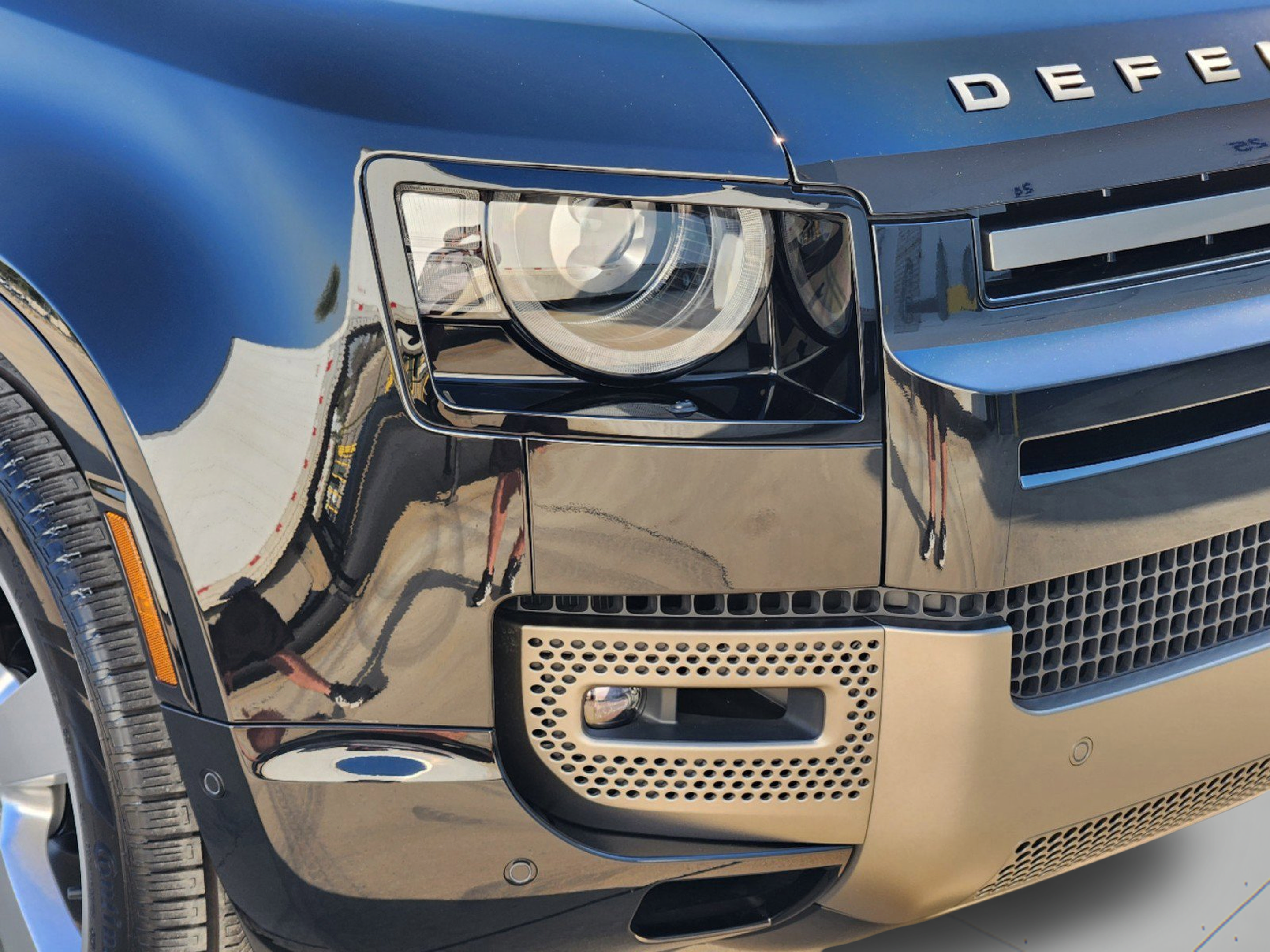 New 2025 Land Rover Defender 110 X-Dynamic SE AWD/4WD image 29