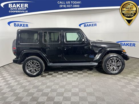 Used 2022 Jeep Wrangler Unlimited Sahara image 10