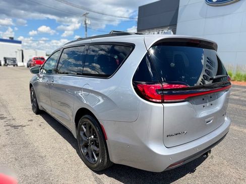 Used 2021 Chrysler Pacifica Limited w/ Uconnect Theater Family Group AWD/4WD image 7
