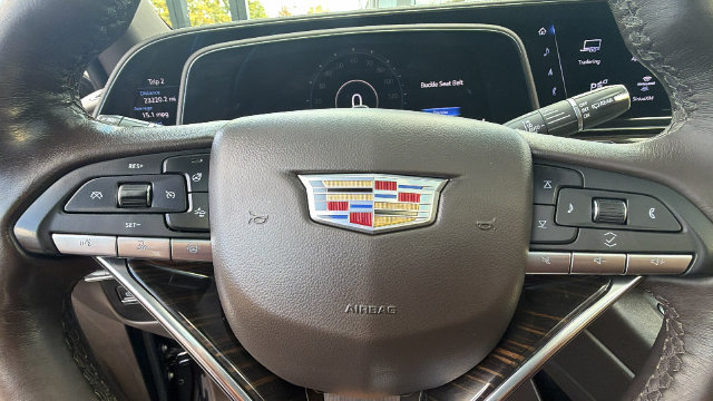 Used 2022 Cadillac Escalade ESV Premium Luxury w/ Performance Package AWD/4WD image 24