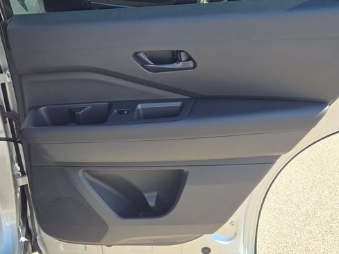 Used 2025 Nissan Pathfinder SV AWD/4WD image 9
