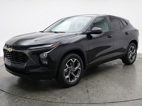 Used 2025 Chevrolet Trax LT FWD image 3