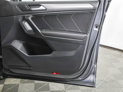 Used 2023 Volkswagen Tiguan SE image 45