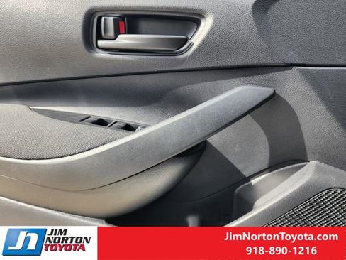 Used 2025 Toyota Corolla LE image 23
